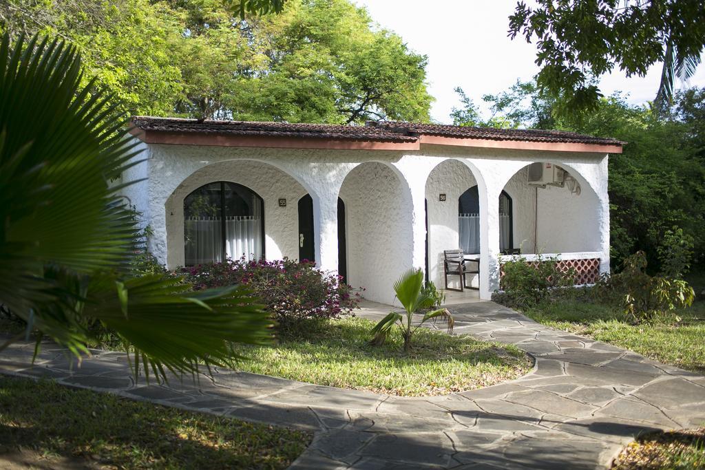 Diani Sea Lodge Diani Beach Exterior photo