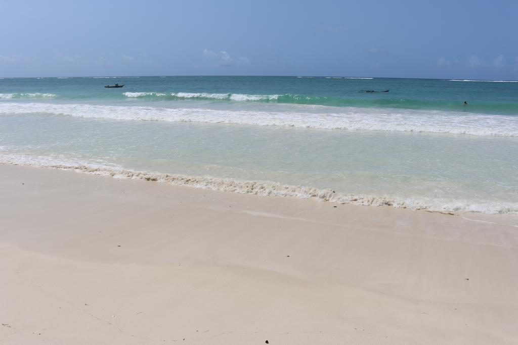 Diani Sea Lodge Diani Beach Exterior photo