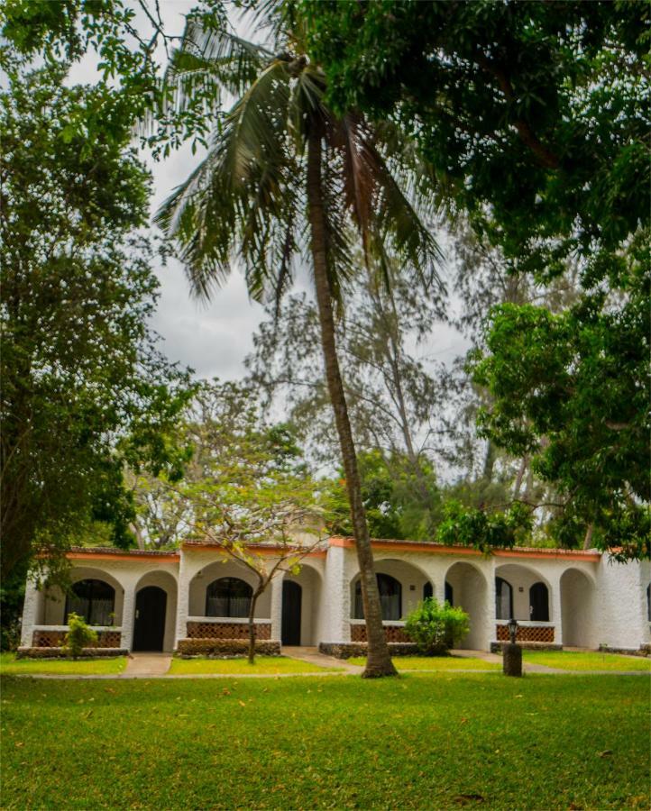 Diani Sea Lodge Diani Beach Exterior photo