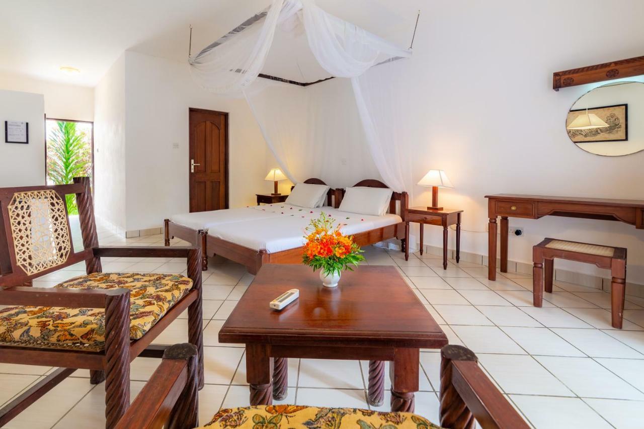 Diani Sea Lodge Diani Beach Exterior photo