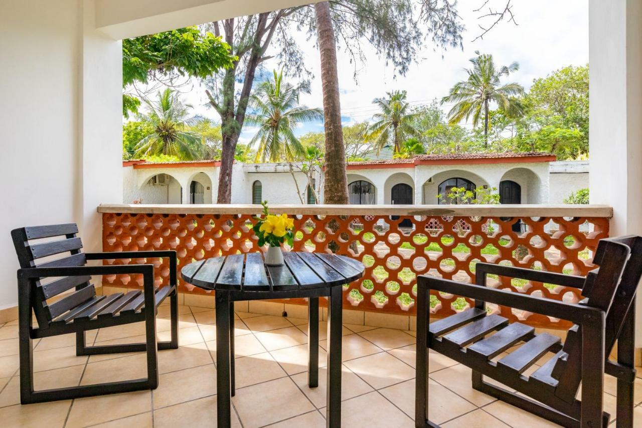 Diani Sea Lodge Diani Beach Exterior photo