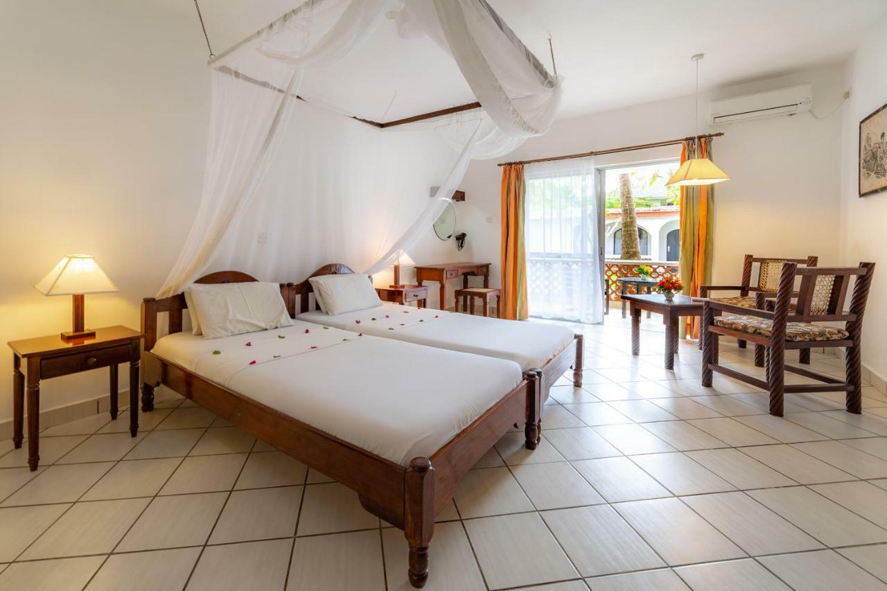 Diani Sea Lodge Diani Beach Exterior photo